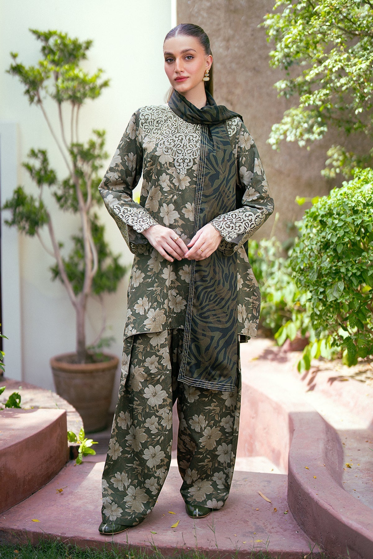 BAROQUE-3PC Lawn Heavy Embroidered Shirt With Dupatta